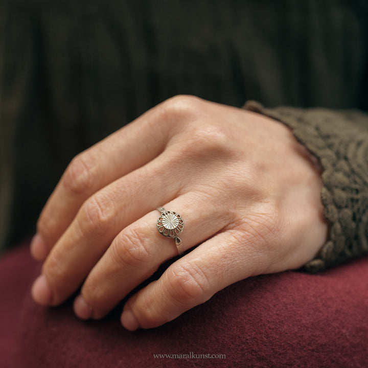 Maral Delicate Antique 925 Silver Ring