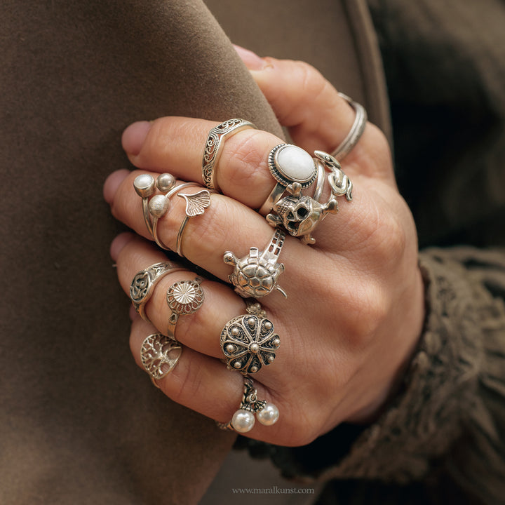 Maral Delicate Antique 925 Silver Ring