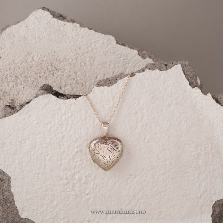 Medallion Heart Silver Necklace - Maral Kunst Jewelry