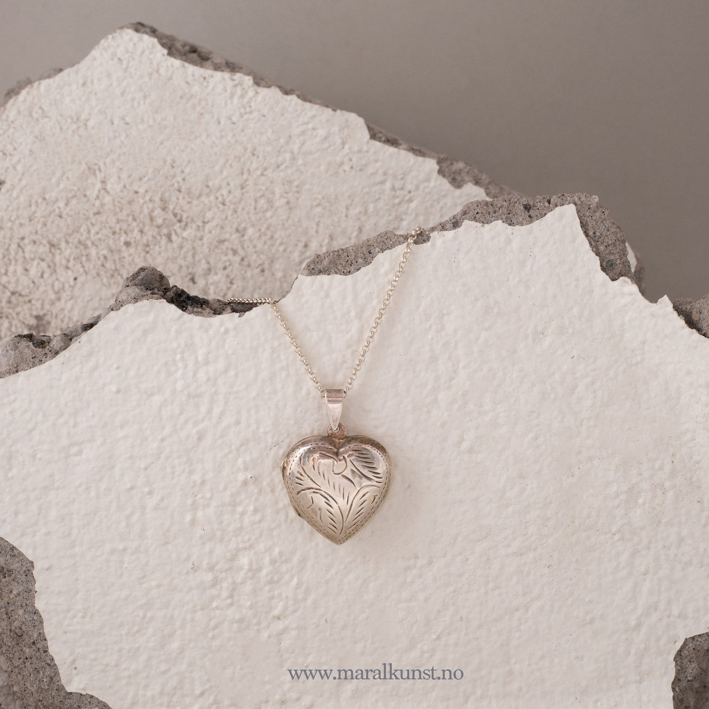 Medallion Heart Silver Necklace - Maral Kunst Jewelry
