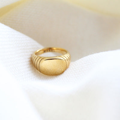 New Signet Ring in Yellow Gold - Maral Kunst Jewelry