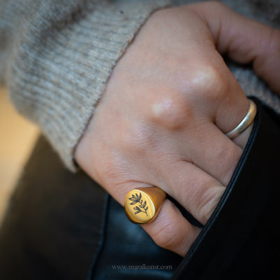 Personalized Birth Flower Ring - Maral Kunst Jewelry