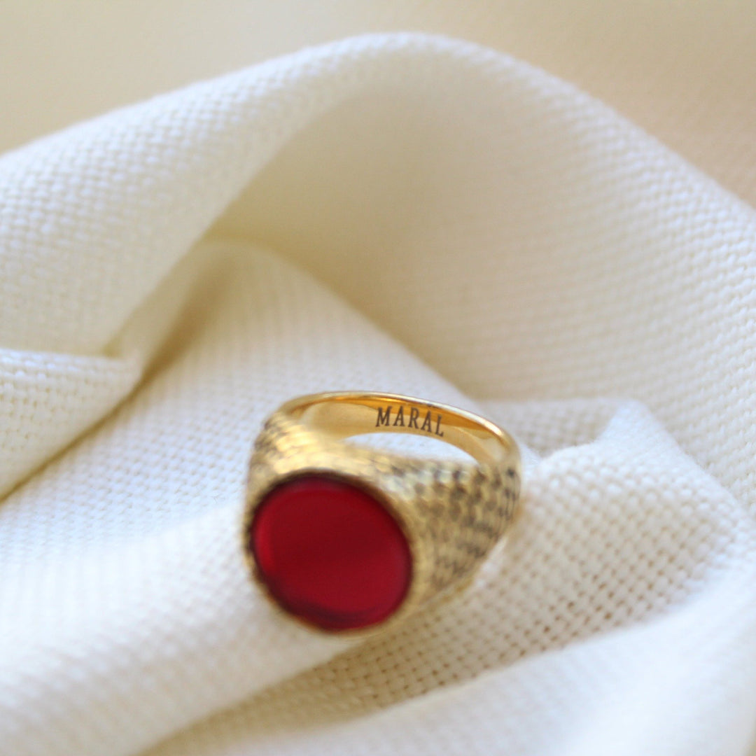 Onyx Signet Ring in Gold - Maral Kunst Jewelry