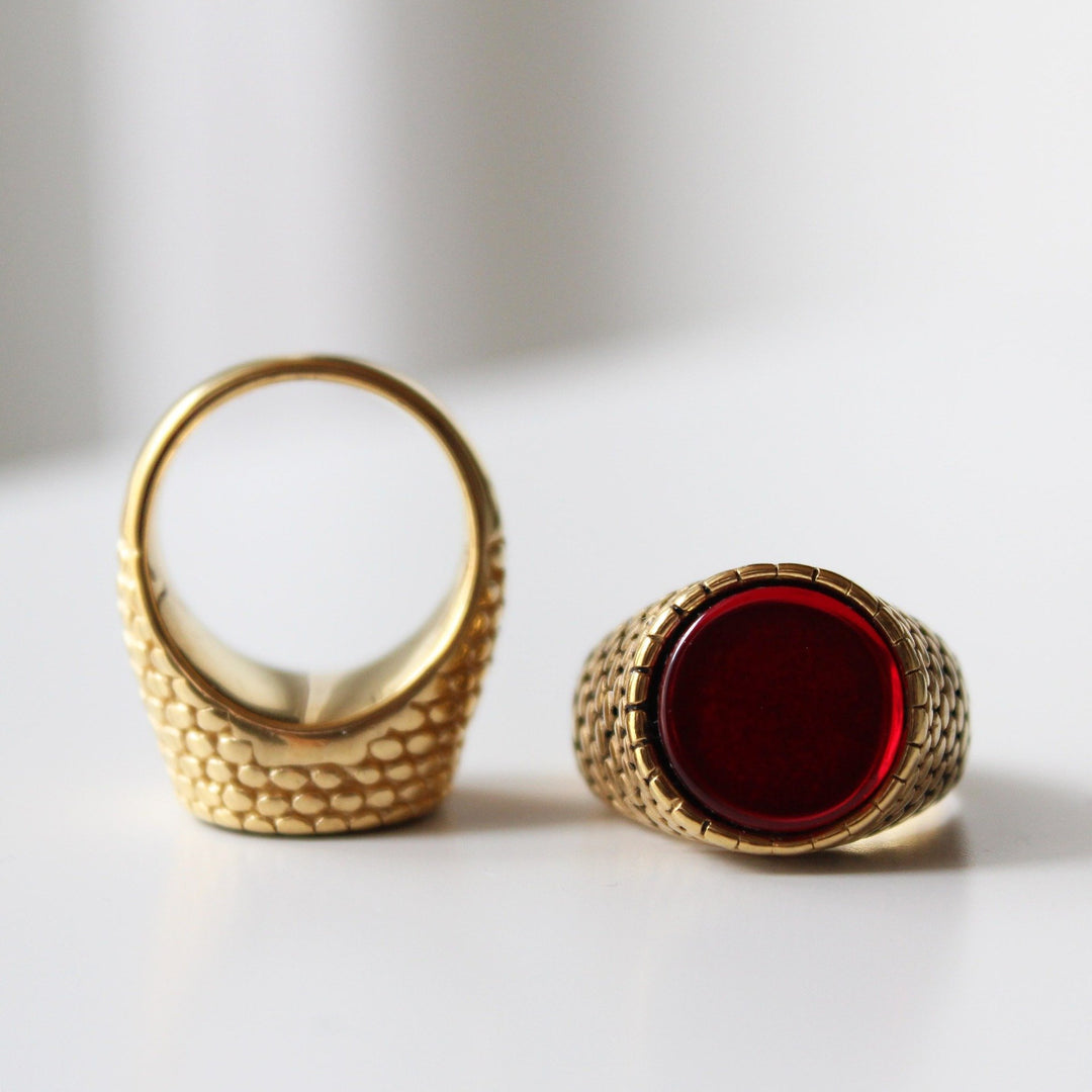 Onyx Signet Ring in Gold - Maral Kunst Jewelry