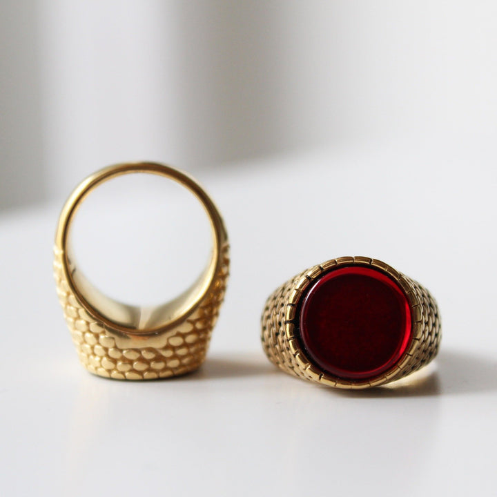 Onyx Signet Ring in Gold - Maral Kunst Jewelry