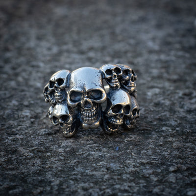 Gothic Skull Ring in Silver - Maral Kunst Jewelry