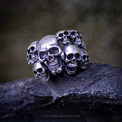 Gothic Skull Ring in Silver - Maral Kunst Jewelry