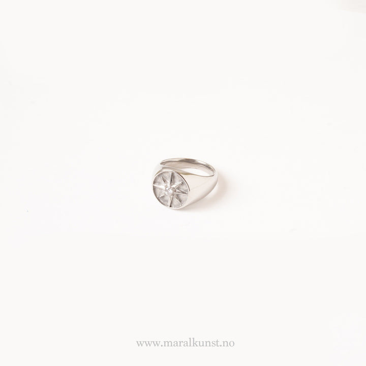 Minimalist North Star Ring - Maral Kunst Jewelry