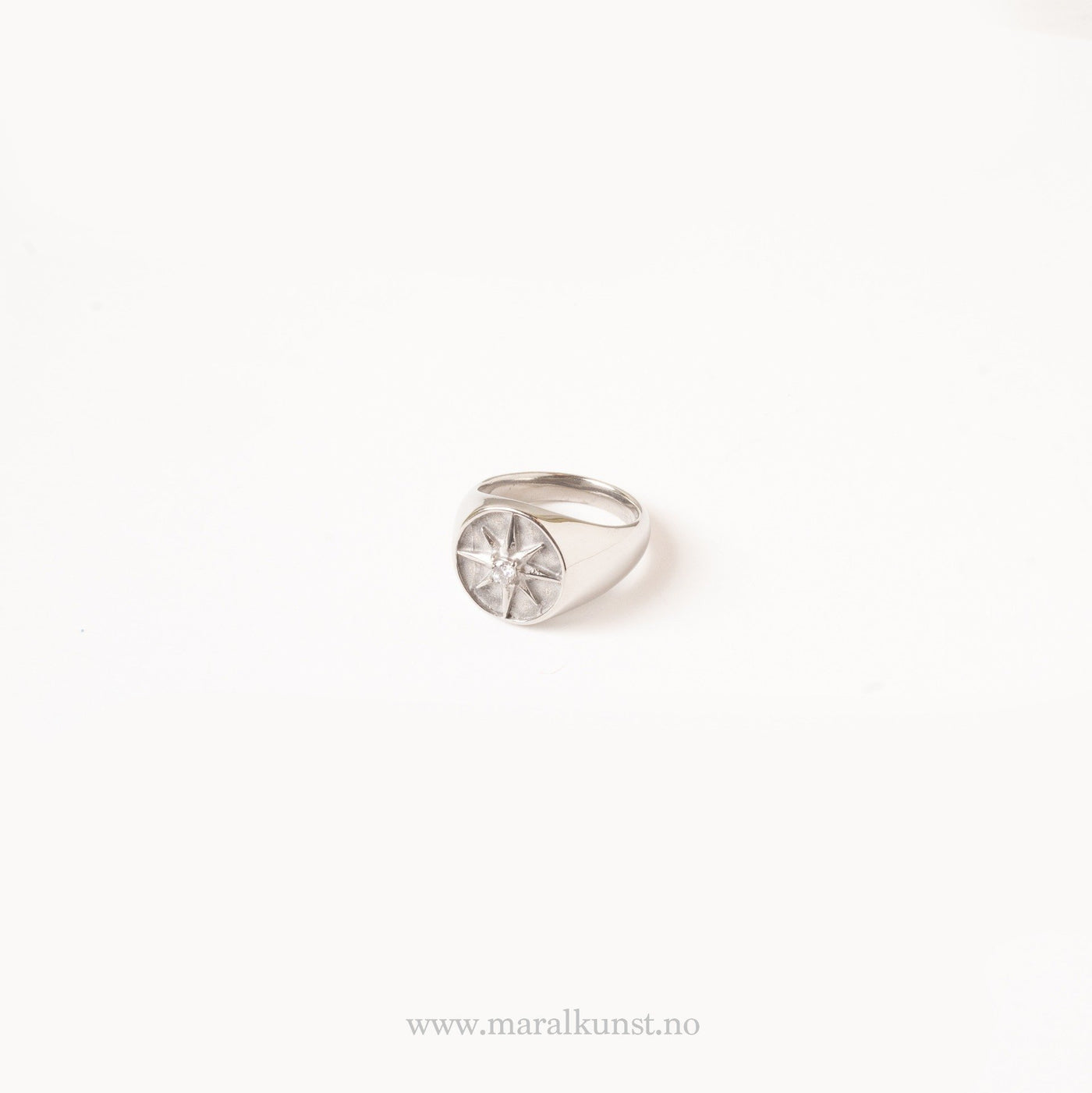 Minimalist North Star Ring - Maral Kunst Jewelry
